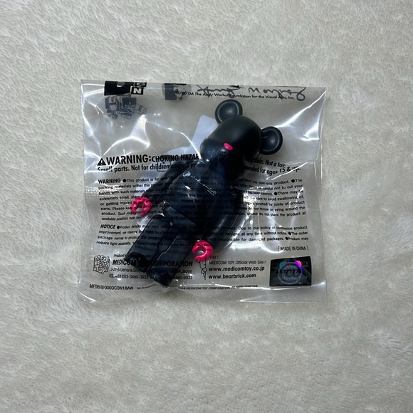 Bearbrick Andy Warhol DesignerCon 100% Black/Pink - Picture 3 of 4